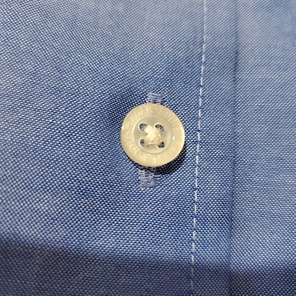 Eddie Bauer Blue Long Sleeve Button Up Top Wrinkel Resistant - Picture 3 of 5